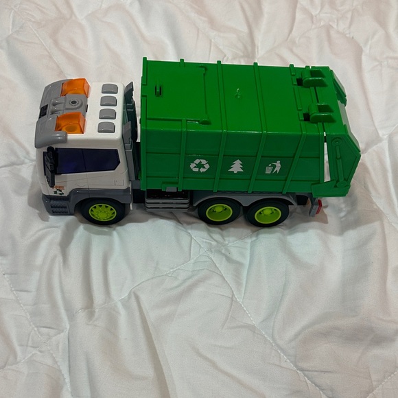 NEW Green and White Toy Garbage Truck - Picture 9 of 9